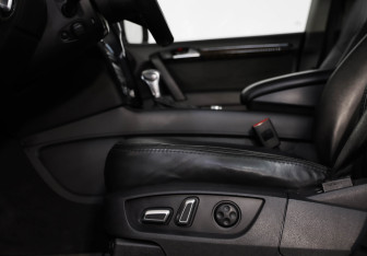 Подержанный автомобиль Audi Q7 2014 года (21 фото)