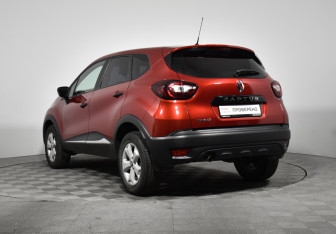 Подержанный автомобиль Renault Kaptur 2020 года (7 фото)