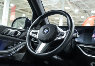 Подержанный автомобиль BMW X7 2023 года (37 фото)