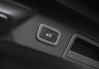 Подержанный автомобиль Land Rover Range Rover Velar 2017 года (40 фото)