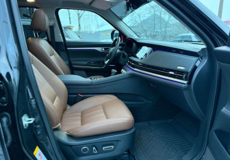 Подержанный автомобиль Changan CS95 2023 года (23 фото)