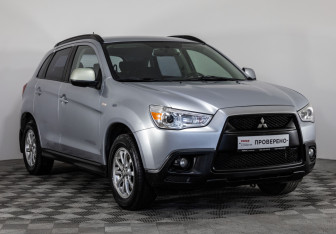 Подержанный автомобиль Mitsubishi ASX 2013 года (3 фото)