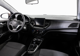 Подержанный автомобиль Hyundai Solaris Sedan 2021 года (9 фото)