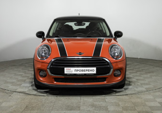 Подержанный автомобиль MINI Hatch 2018 года (2 фото)