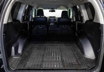 Подержанный автомобиль Toyota Land Cruiser Prado 2016 года (27 фото)