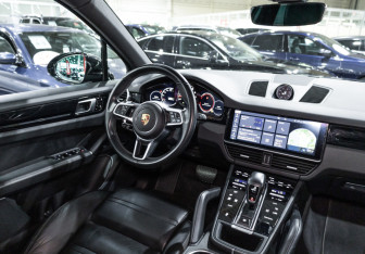 Подержанный автомобиль Porsche Cayenne 2020 года (15 фото)