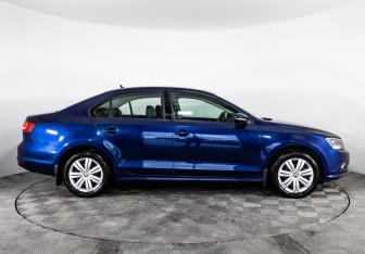 Подержанный автомобиль Volkswagen Jetta Sedan 2015 года (4 фото)