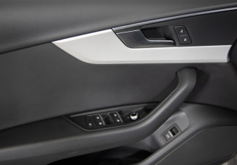 Подержанный автомобиль Audi A4 Sedan 2021 года (26 фото)