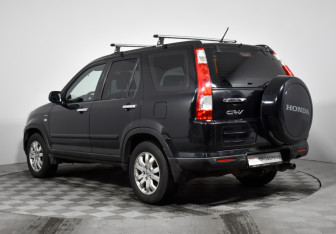 Подержанный автомобиль Honda CR-V 2005 года (7 фото)