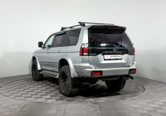 Подержанный автомобиль Mitsubishi Pajero Sport 2008 года (7 фото)