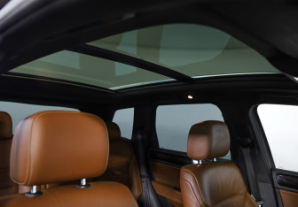 Подержанный автомобиль Volkswagen Touareg 2014 года (25 фото)