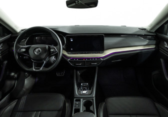 Подержанный автомобиль Skoda Octavia Liftback 2023 года (13 фото)