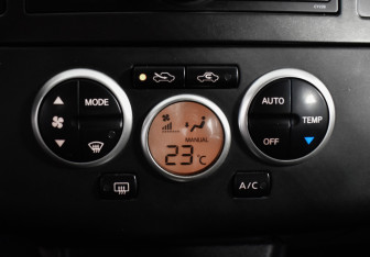 Подержанный автомобиль Nissan Tiida Sedan 2008 года (17 фото)