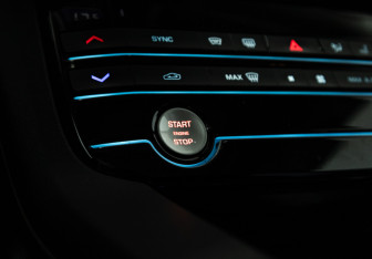 Подержанный автомобиль Jaguar F-Pace 2018 года (15 фото)