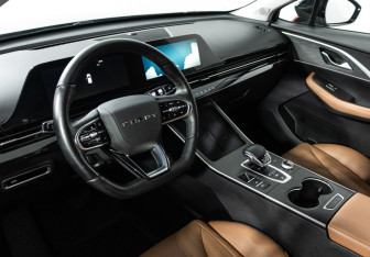 Подержанный автомобиль Omoda C5 2022 года (11 фото)