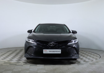 Подержанный автомобиль Toyota Camry Sedan 2019 года (2 фото)