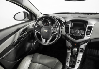 Подержанный автомобиль Chevrolet Cruze Hatchback 2012 года (9 фото)