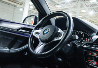 Подержанный автомобиль BMW X4 2019 года (14 фото)