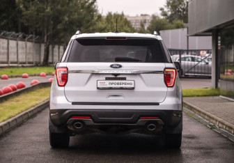 Подержанный автомобиль Ford Explorer 2019 года (7 фото)