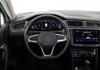 Подержанный автомобиль Volkswagen Tiguan 2021 года (10 фото)
