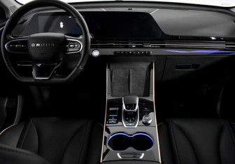 Подержанный автомобиль Omoda C5 2023 года (15 фото)