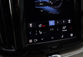 Подержанный автомобиль Volvo XC60 2021 года (18 фото)