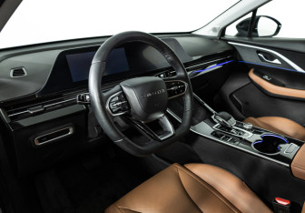 Подержанный автомобиль Omoda C5 2023 года (11 фото)