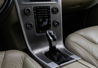 Подержанный автомобиль Volvo XC60 2011 года (15 фото)