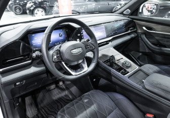 Подержанный автомобиль Geely Monjaro 2025 года (16 фото)