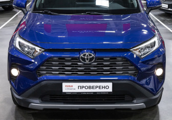 Подержанный автомобиль Toyota RAV4 2021 года (4 фото)
