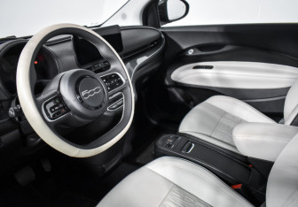Подержанный автомобиль Fiat 500 Hatchback 2021 года (9 фото)