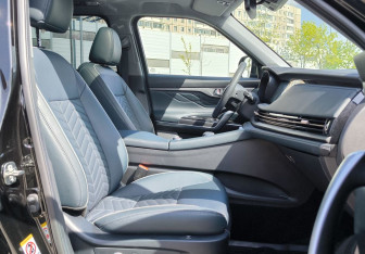 Подержанный автомобиль Changan CS95 2024 года (16 фото)