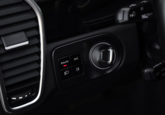 Подержанный автомобиль Porsche Cayenne 2019 года (24 фото)