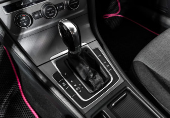 Подержанный автомобиль Volkswagen Golf Hatchback 2014 года (11 фото)