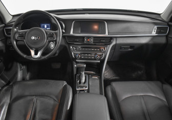 Подержанный автомобиль Kia Optima Sedan 2017 года (13 фото)