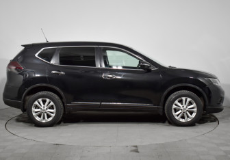 Подержанный автомобиль Nissan X-Trail 2015 года (4 фото)