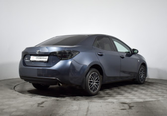 Подержанный автомобиль Toyota Corolla Sedan 2019 года (5 фото)