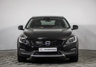 Подержанный автомобиль Volvo V60 Cross Country 2015 года (2 фото)