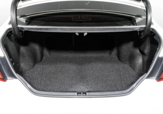 Подержанный автомобиль Toyota Camry Sedan 2016 года (22 фото)