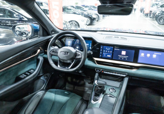 Подержанный автомобиль Geely Monjaro 2023 года (16 фото)