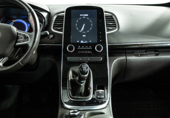 Подержанный автомобиль Renault Espace 2016 года (14 фото)