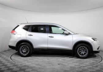 Подержанный автомобиль Nissan X-Trail 2015 года (4 фото)