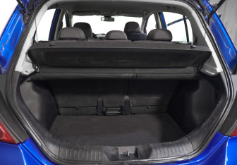 Подержанный автомобиль Nissan Tiida Hatchback 2008 года (19 фото)
