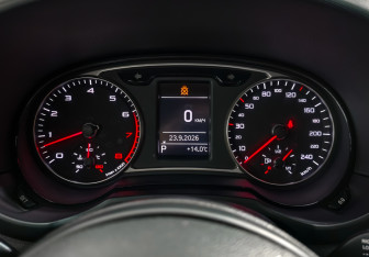 Подержанный автомобиль Audi A1 2013 года (17 фото)