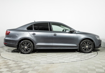 Подержанный автомобиль Volkswagen Jetta Sedan 2011 года (4 фото)