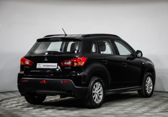 Подержанный автомобиль Mitsubishi ASX 2011 года (5 фото)