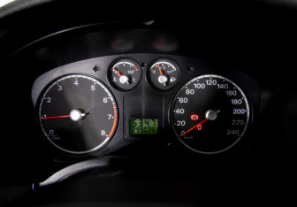 Подержанный автомобиль Ford Focus Wagon 2005 года (13 фото)