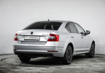 Подержанный автомобиль Skoda Octavia Liftback 2018 года (5 фото)