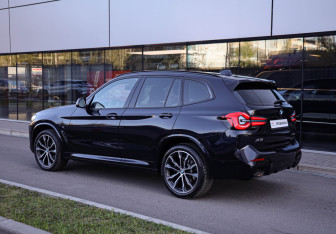 Подержанный автомобиль BMW X3 2024 года (6 фото)