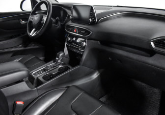 Подержанный автомобиль Hyundai Santa Fe 2018 года (14 фото)